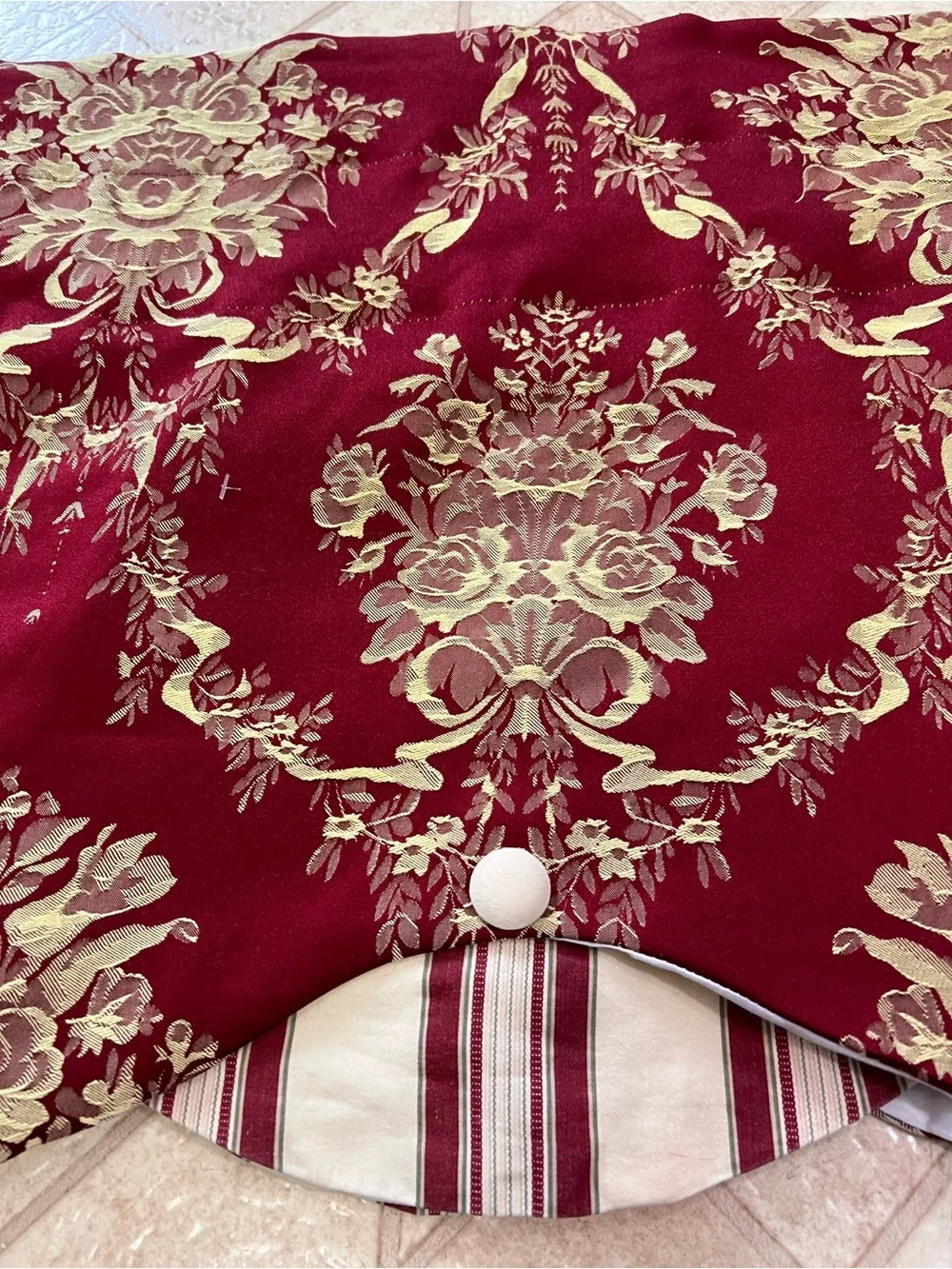 Waverly Chatham Rose Momento Valance Merlot Gold Stripe 17” By 76”